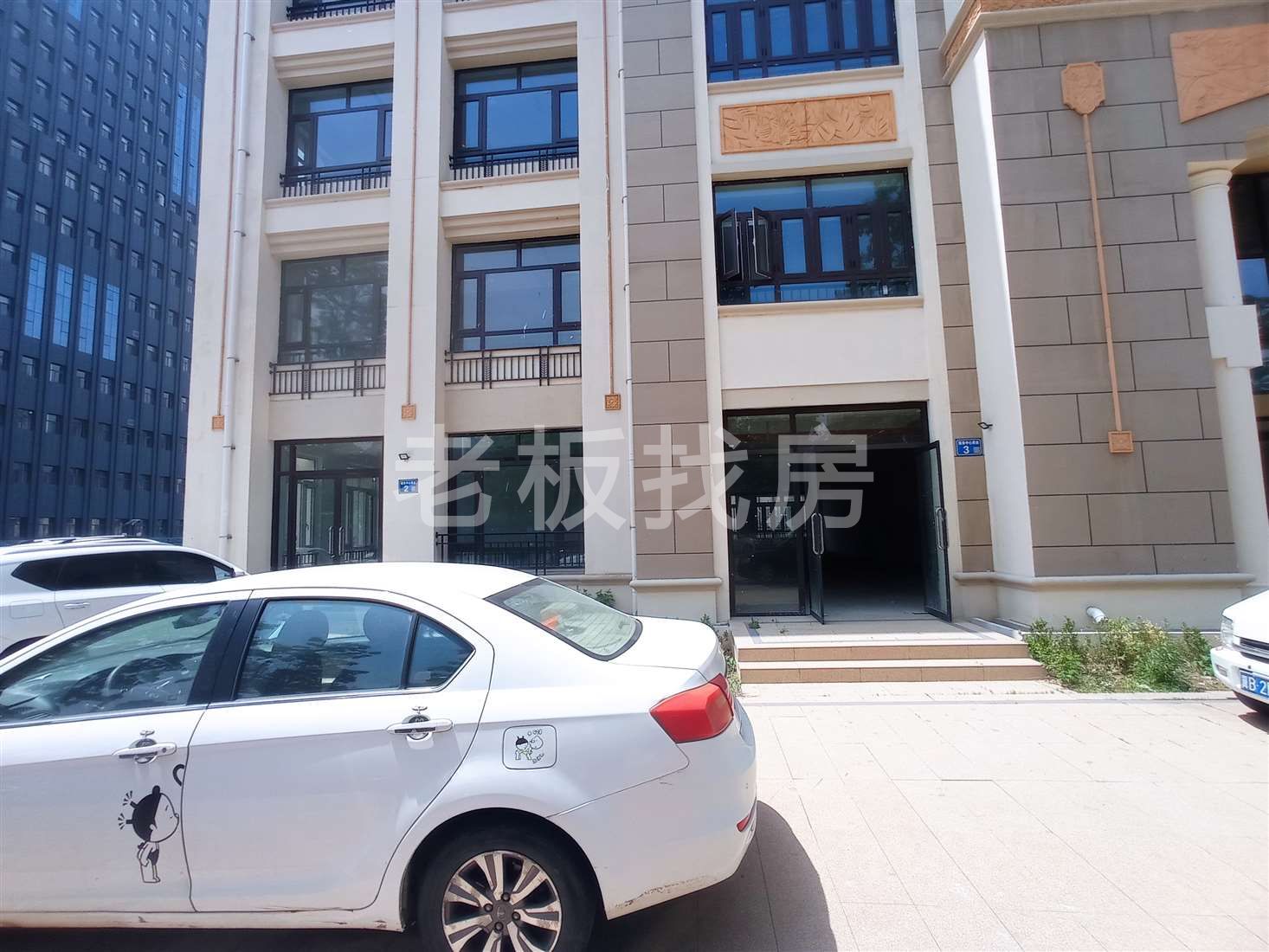 2套凤凰新城纯一层临街商铺，旁边就是小学...