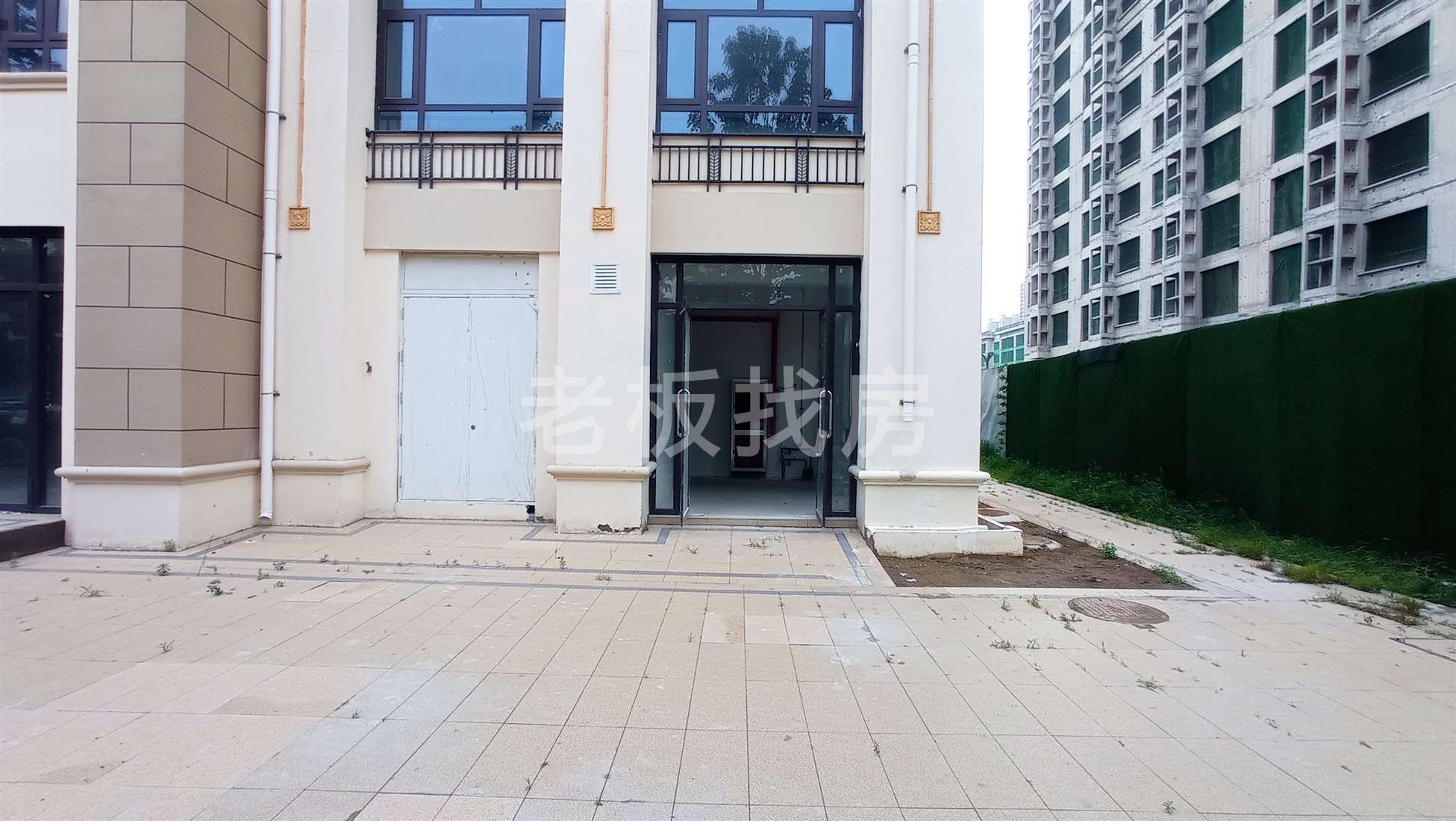 凤凰新城小学幼儿园旁纯一层商铺出售，26...